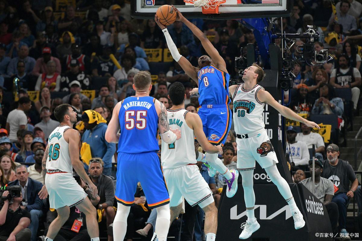 NBA球员在场上展现高超灵活技能  第1张